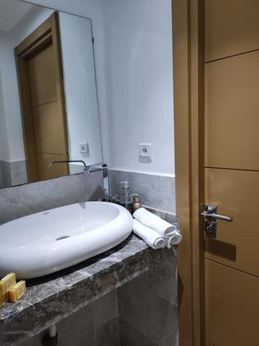 Plein Centre Marrakech, Grand Balcon Filant Appartement Marrakesh Buitenkant foto